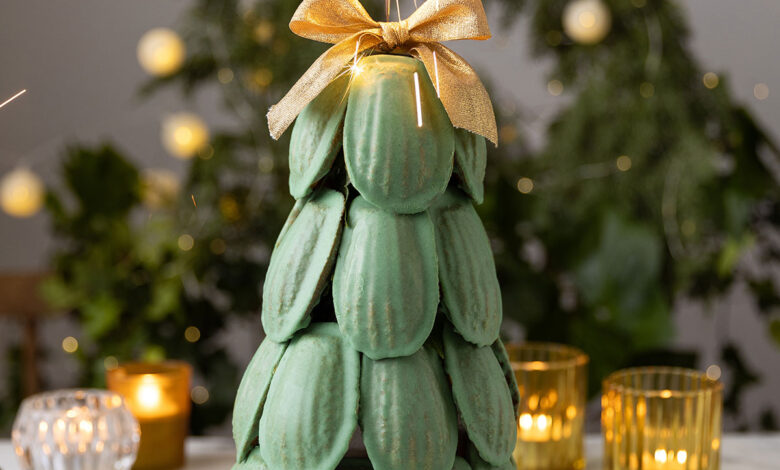 Chocolate-coated Vanilla Madeleine Christmas Tree cake