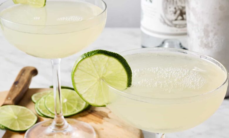 Gimlet Cocktail Recipe - Love and Lemons