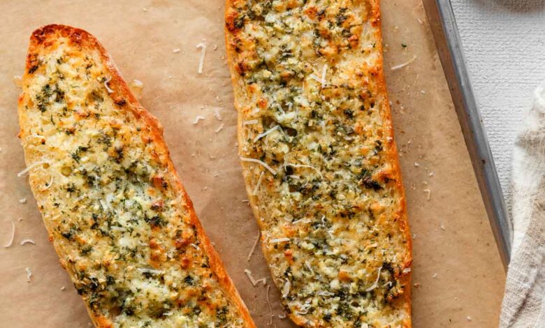 Quick & Easy Homemade Garlic Bread